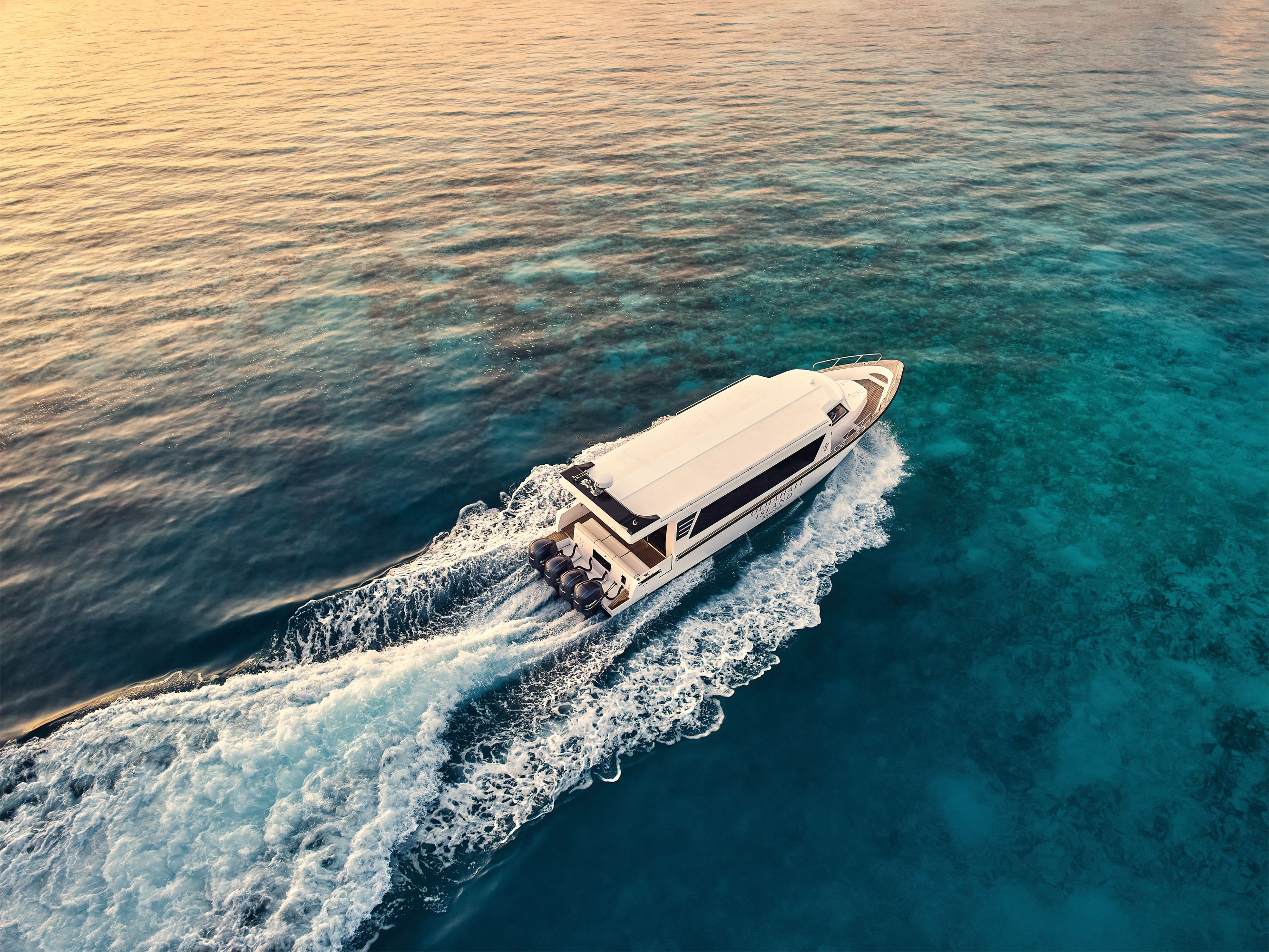Speedboat transfer in Seychelles